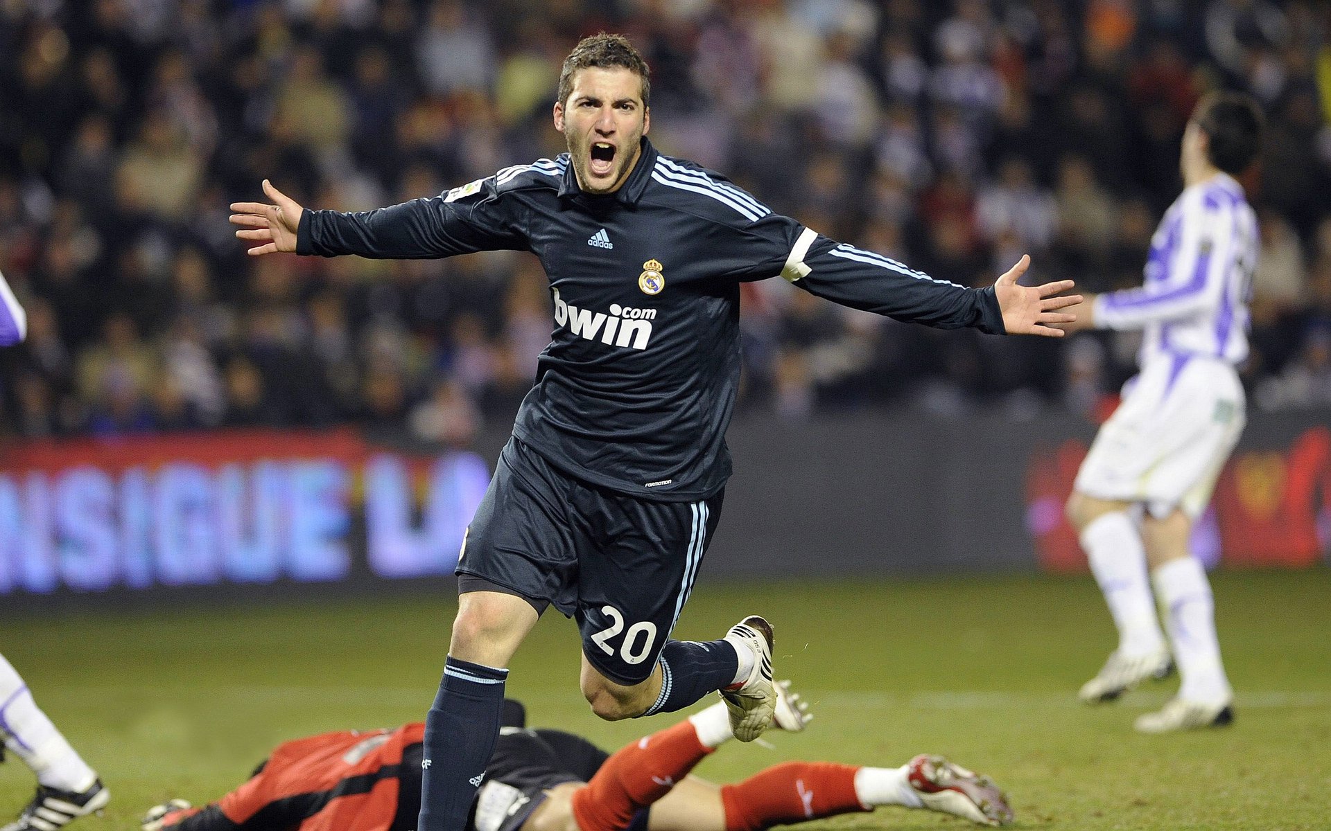 “华金·托比利亚的进攻反击与防守能力，帮助美洲狮队大幅提升竞争力”